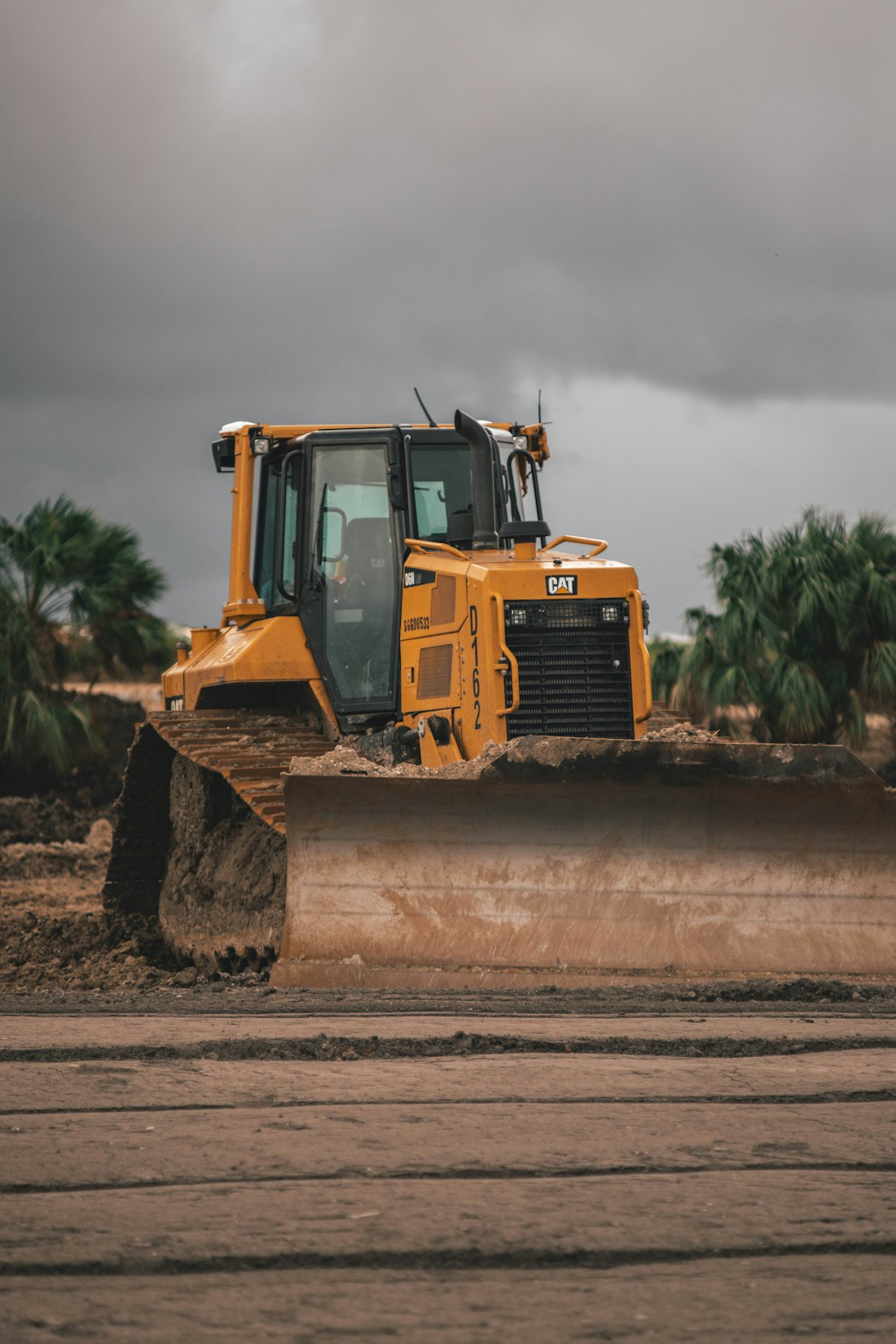 Heavy construction dozer